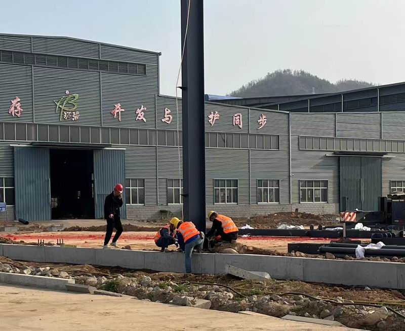 河南竞技宝·JJB(中国)官方网站高端智能装备制造项目标准化厂房钢立柱完成吊装